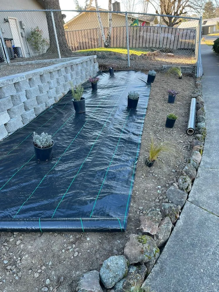 Top-rated yard maintenance near you across Central Point, OR - Lava Landscape