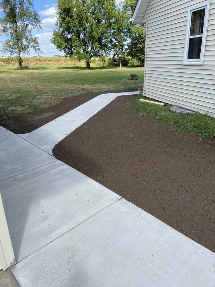 Expert outdoor landscaping in Beloit, WI by Lavariega's Landscaping