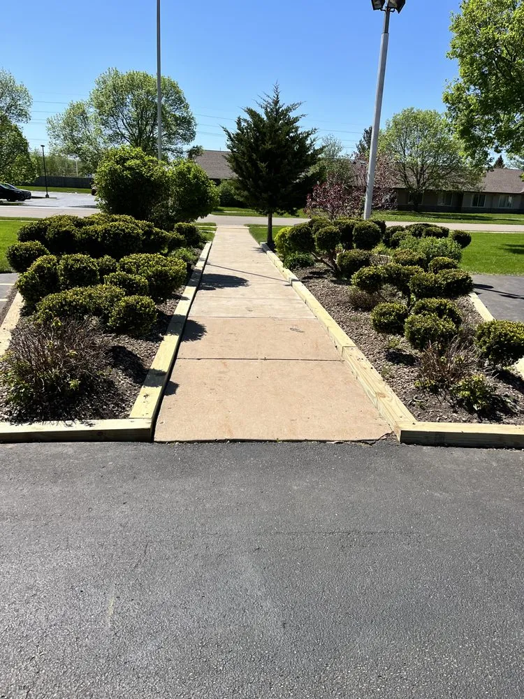 Trusted yard cleanup service with custom design in Beloit, WI by Lavariega's Landscaping
