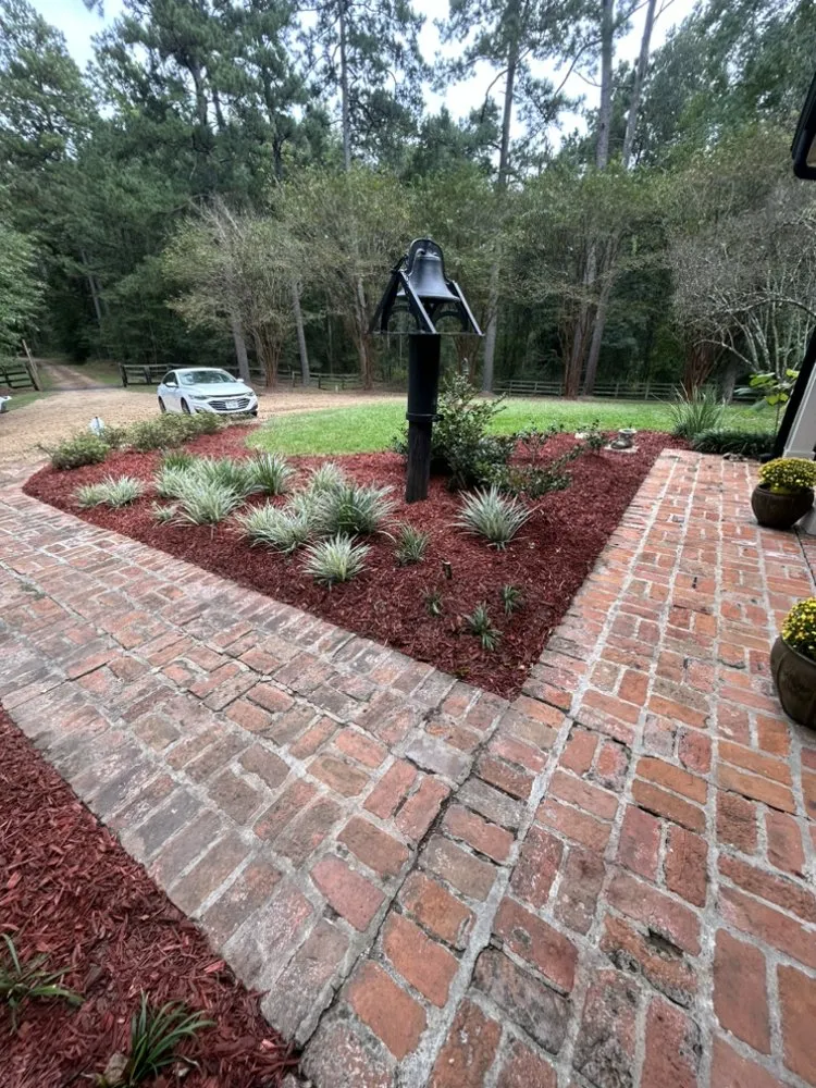 Custom outdoor landscaping near you in Alexandria, LA by Lavespere Landscaping