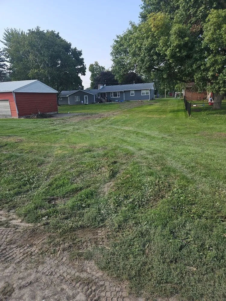 Affordable yard maintenance in Newell, IA by Lavish Landscape