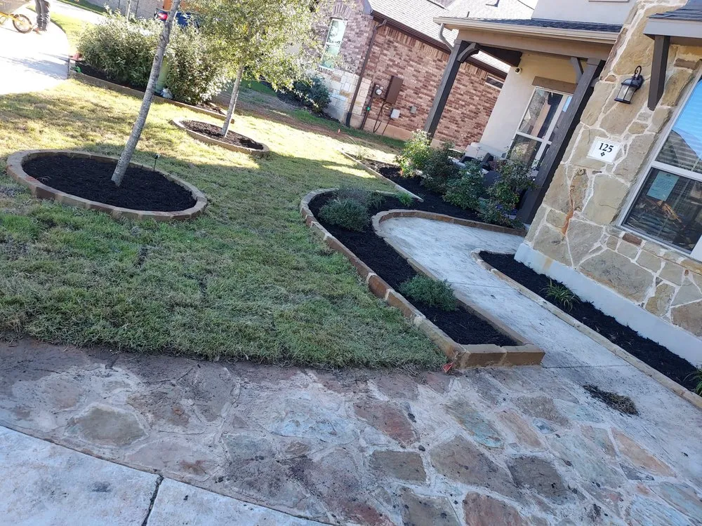 Local residential landscaping experts serving Maxwell, TX - Lavish Landscapers