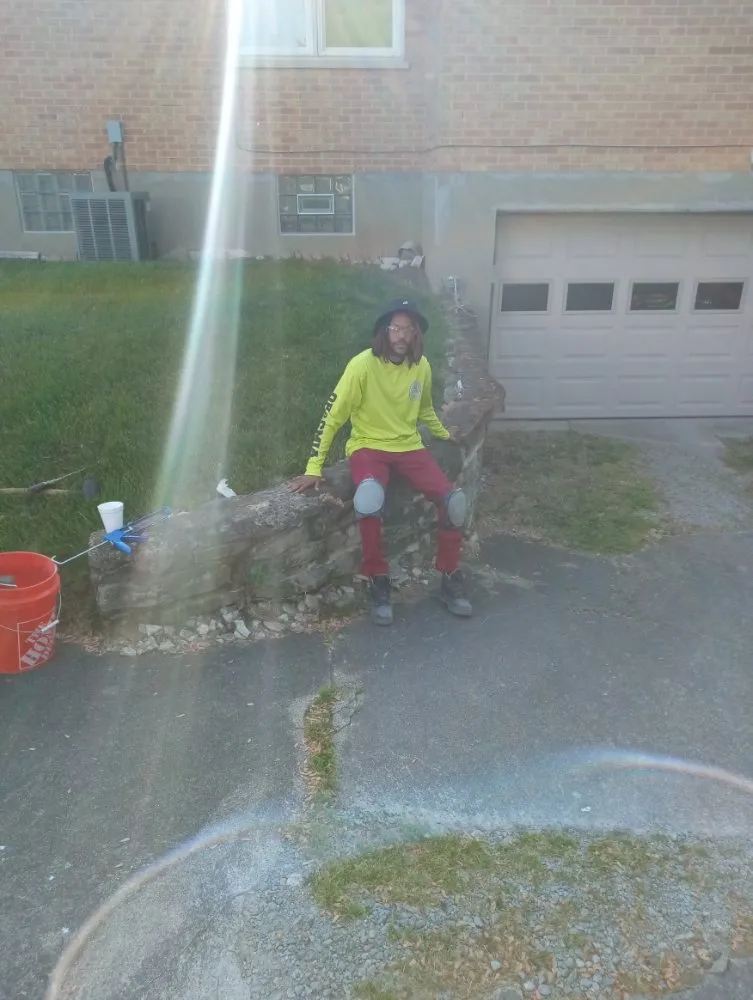 Expert yard maintenance in Sharonville, OH - Lavish Landscaping And Construction