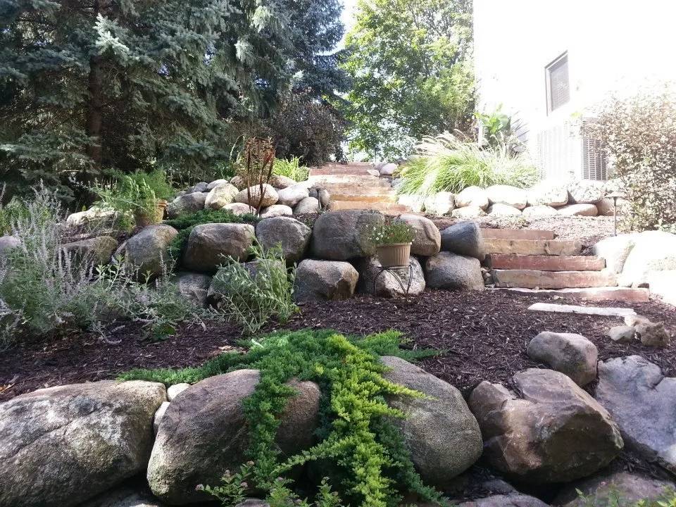 Affordable lawn mowing service in Minneapolis, MN - Lavish Lawn and Landscape