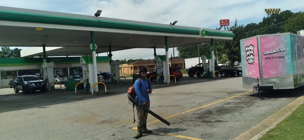 Trusted garden landscaping in Fairburn, GA by Lavish Lawn Care Services