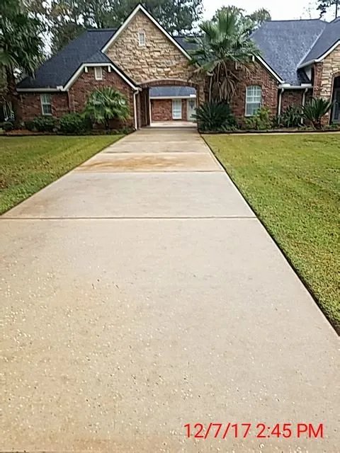 Expert lawn care service near you across Houston, TX - Lawn & Order