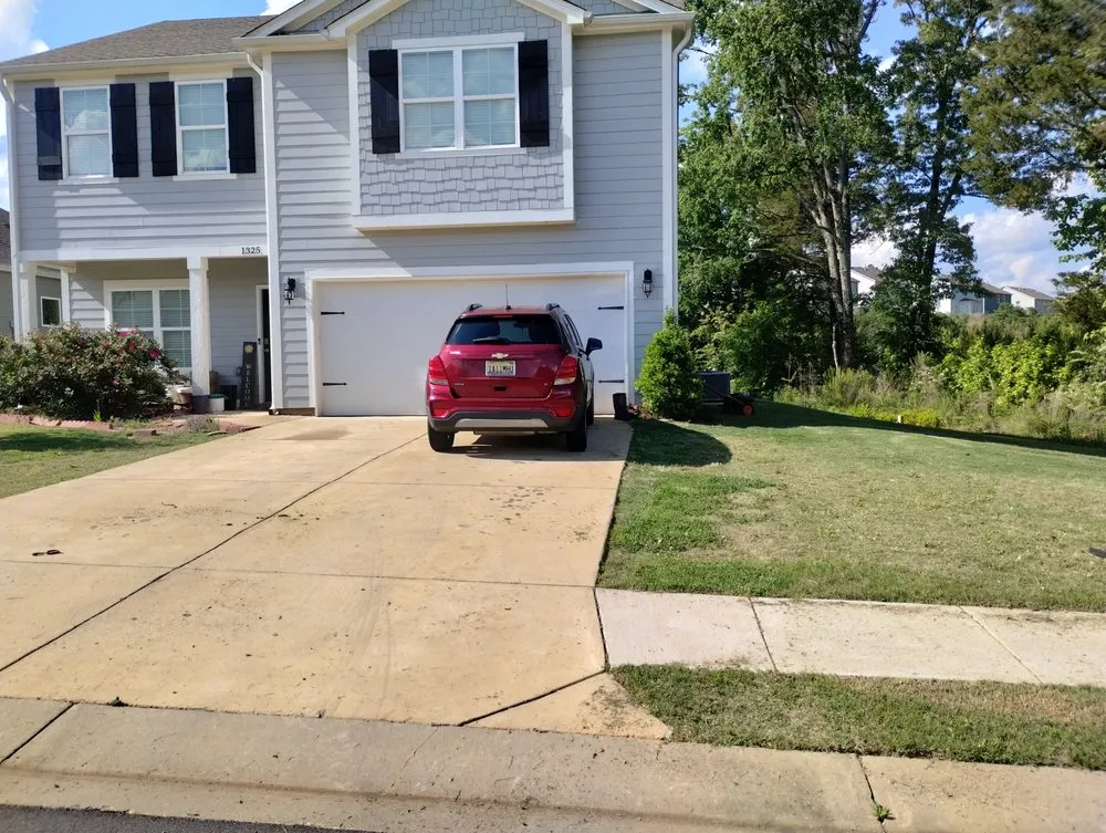 Reliable lawn care service with custom design in Oneonta, AL by Lawn & Order