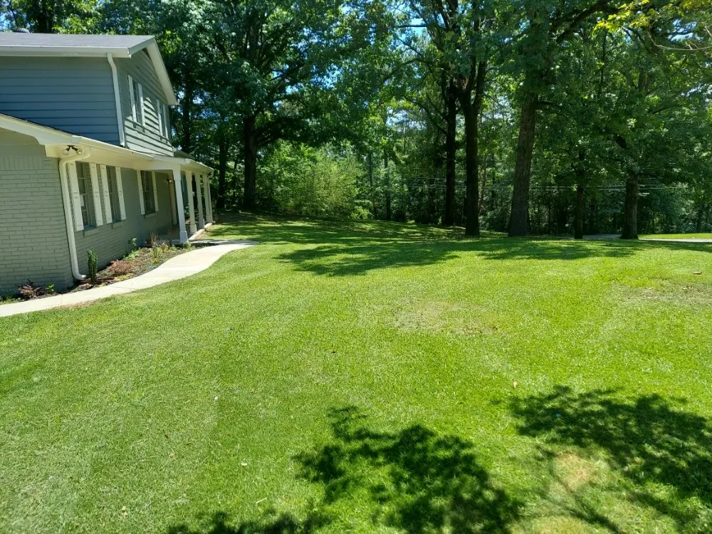 Top-rated garden landscaping for year-round maintenance in Oneonta, AL by Lawn & Order