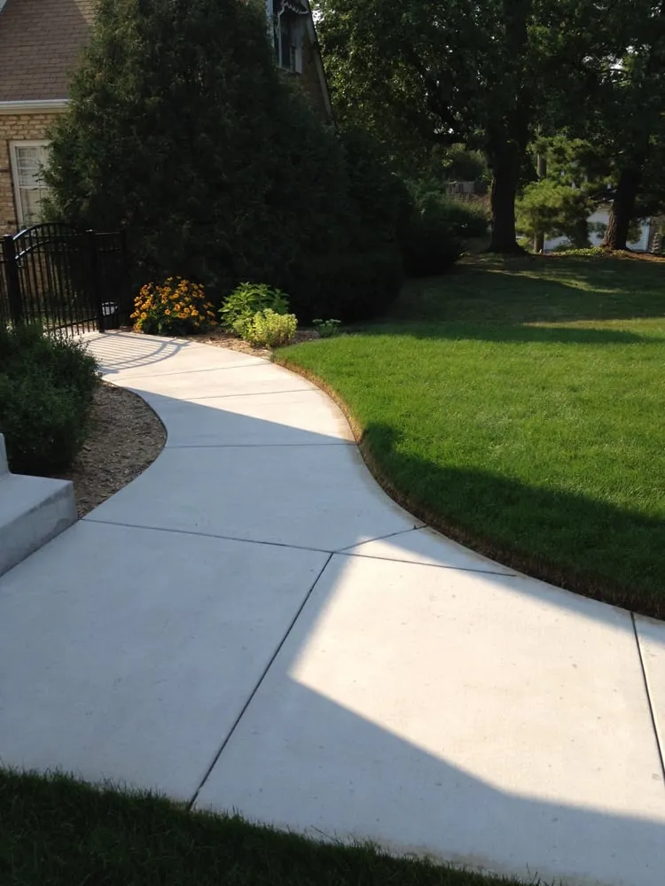 Custom residential landscaping experts serving Minneapolis, MN - Lawn & Turf Corp