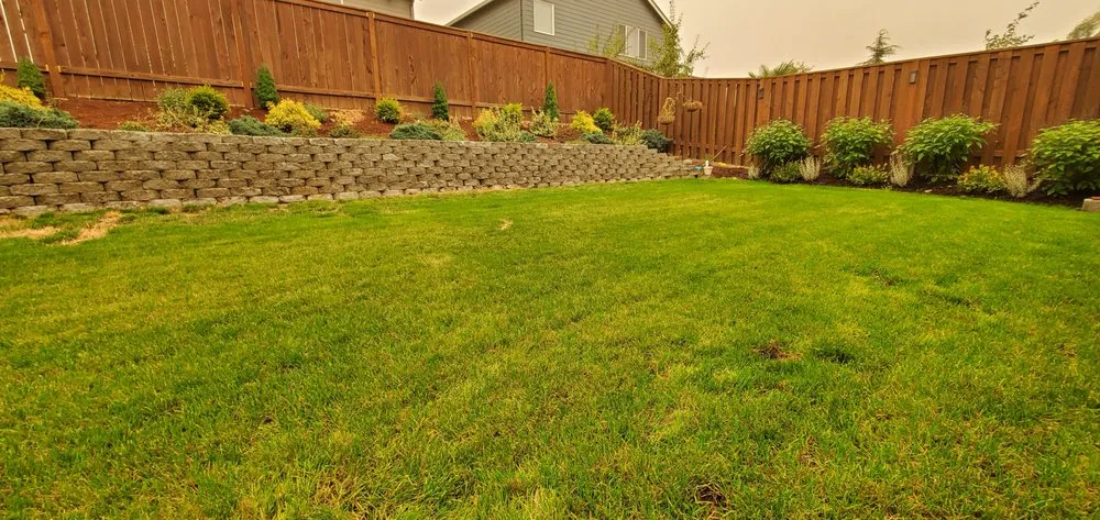 Custom outdoor landscaping in Damascus, OR by Lawn Air8tors