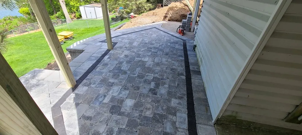 Custom landscaping services experts serving Lake Orion, MI - Lawn and Landscaping Services