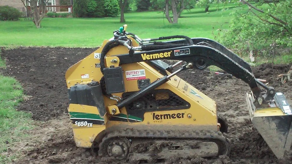 Top-rated yard cleanup service in Oak Lawn, IL - Lawn and Maintenance