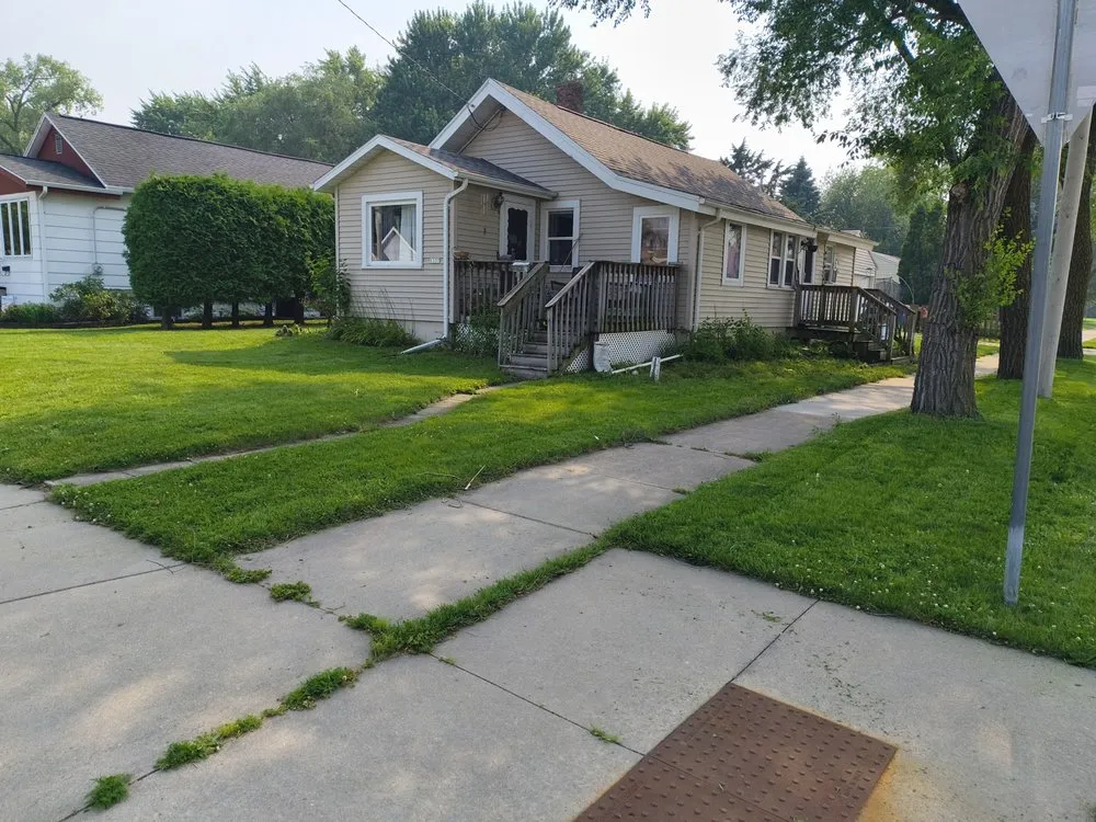 Affordable lawn mowing service in Omro, WI - Lawn and Order