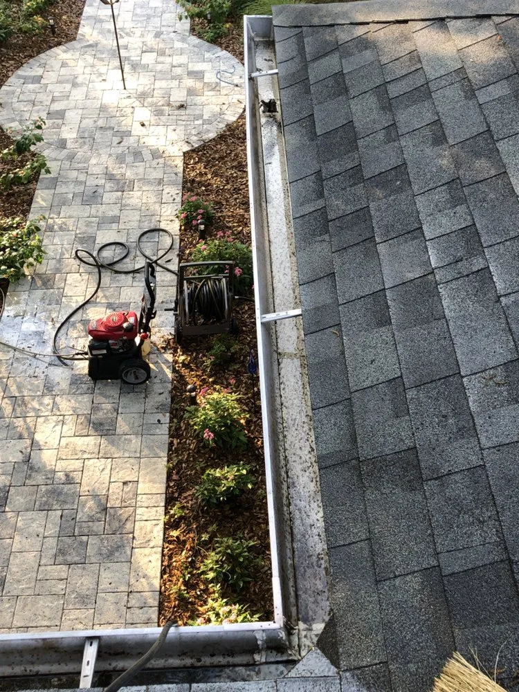 Local yard maintenance in Valrico, FL by Lawn and Order SVU