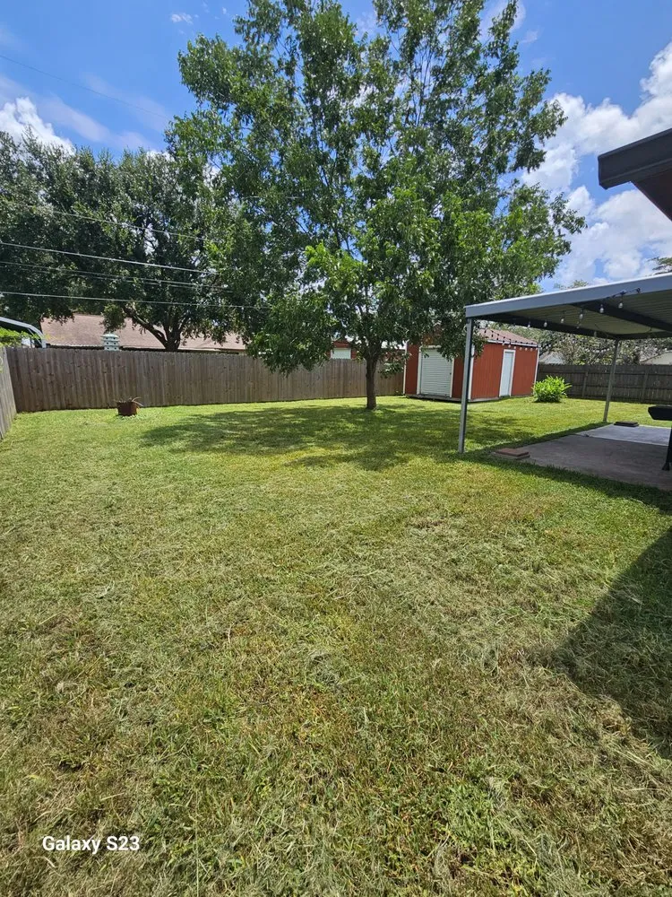 Local lawn care service in Crosby, TX by Lawn and stripes