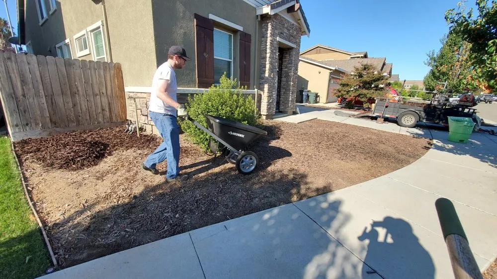 Top-rated garden landscaping in Tracy, CA by Lawn and Yard Solutions