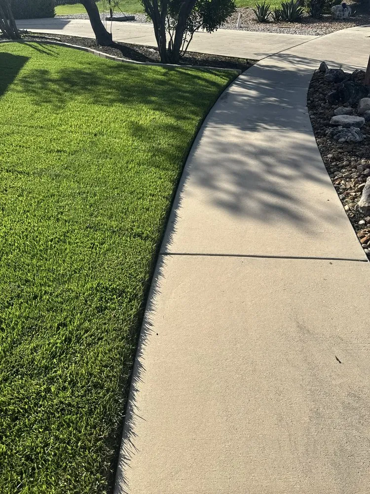 Trusted yard cleanup service with custom design in Lockhart, TX by Lawn Barbers