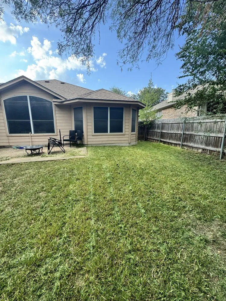 Local lawn care service experts serving Lockhart, TX - Lawn Barbers