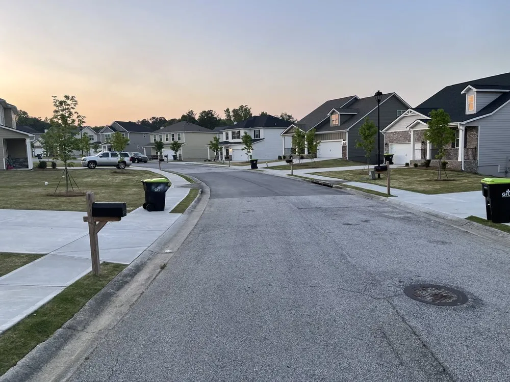 Custom lawn care service experts serving Smyrna, GA - Lawn Barberz