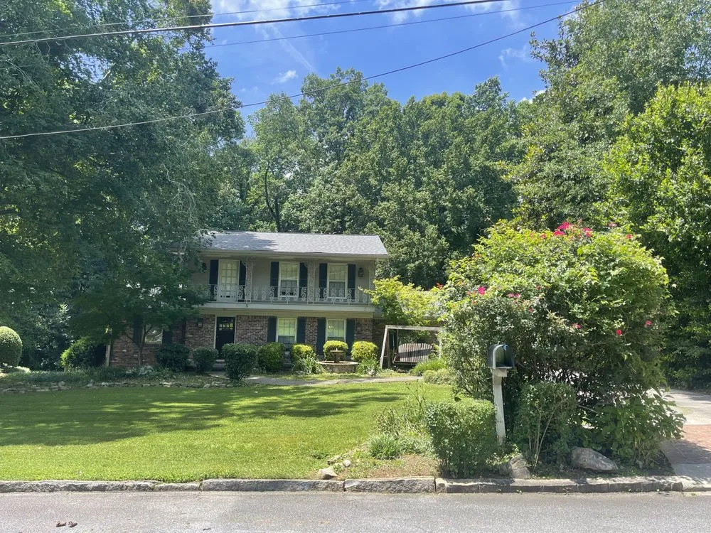 Reliable lawn care service in Smyrna, GA by Lawn Barberz