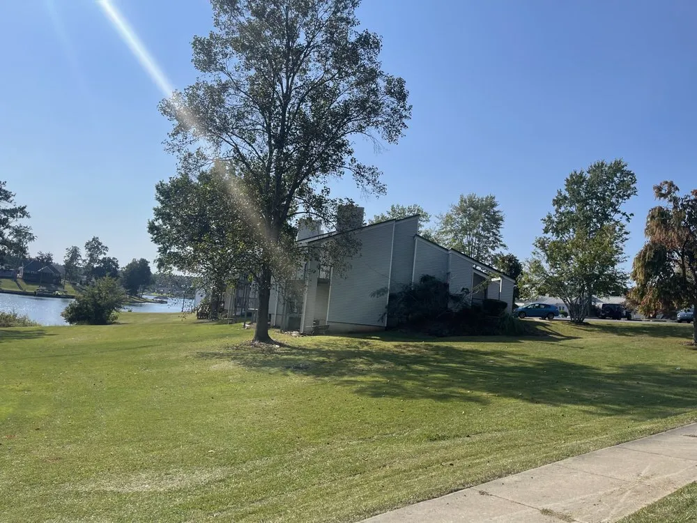 Custom garden landscaping for beautiful yards in Smyrna, GA by Lawn Barberz