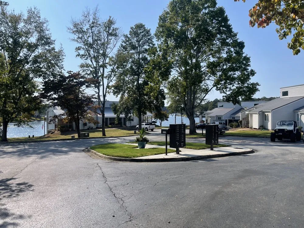 Reliable lawn mowing service experts serving Smyrna, GA - Lawn Barberz