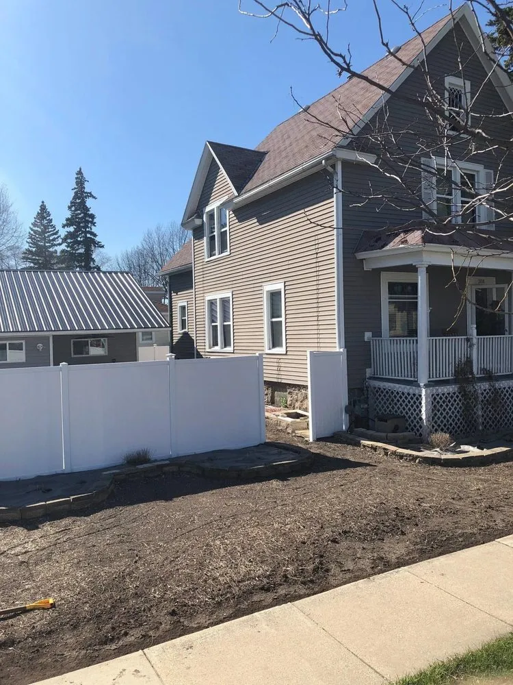 Custom landscape design experts serving Fond du Lac, WI - Lawn Boy