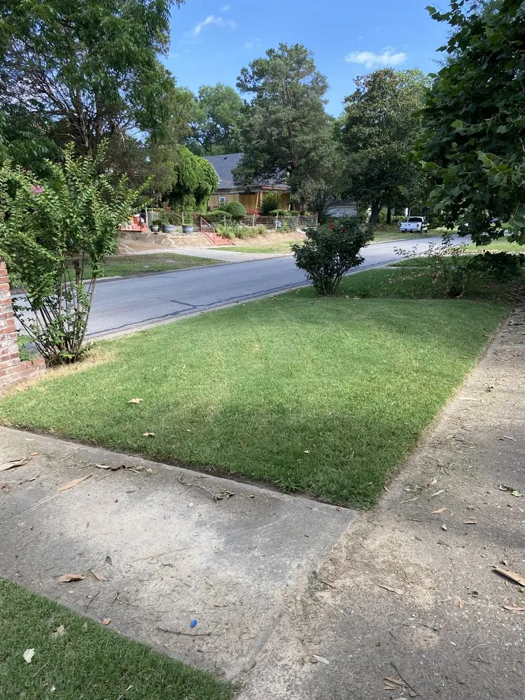 Trusted lawn care service in Fort Smith, AR - Lawn Boys