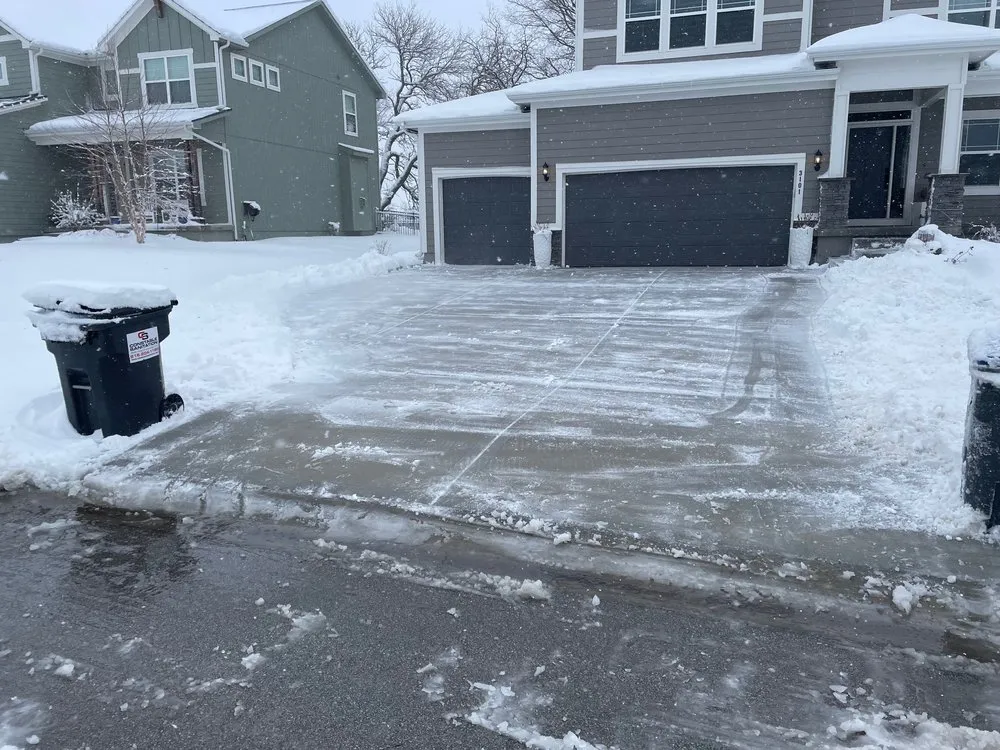 Local yard cleanup service experts serving Lee's Summit, MO - Lawn Boyz