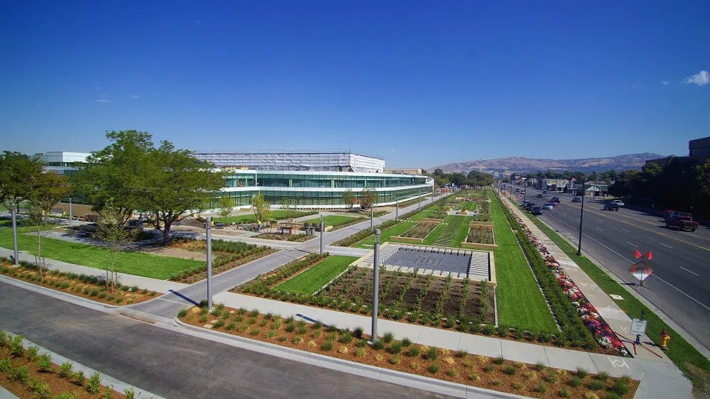 Custom lawn mowing service experts serving Centerville, UT - Lawn Butler