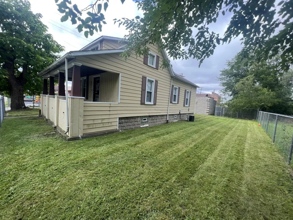 Trusted yard cleanup service with custom design across Detroit, MI - Lawn Care And Lanscape