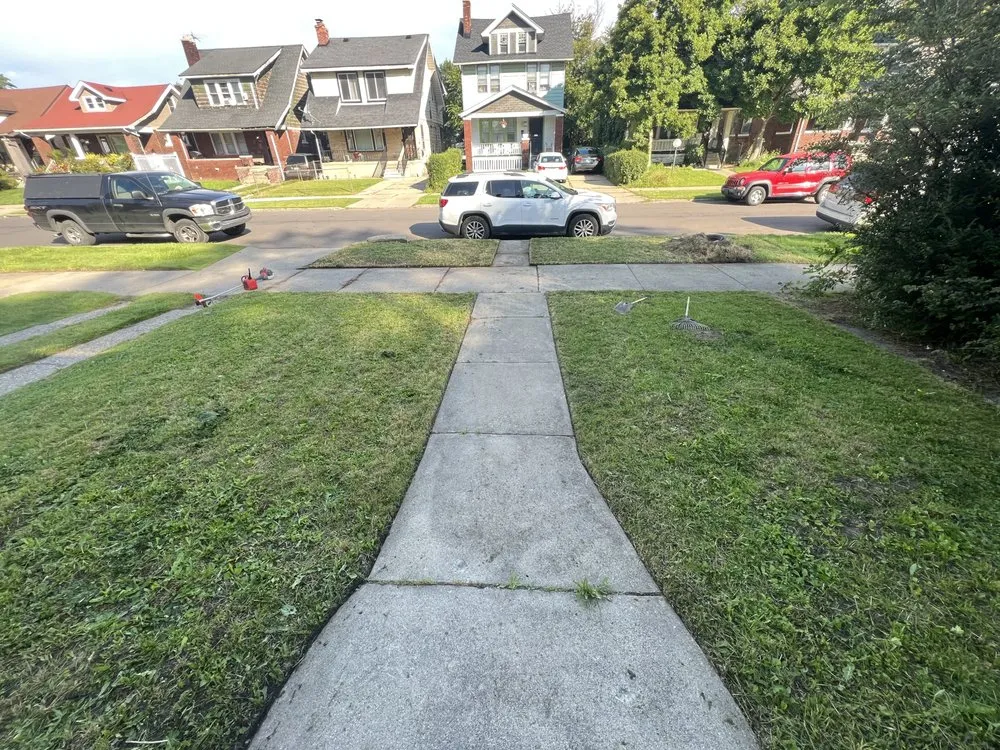 Custom lawn care service experts serving Detroit, MI - Lawn Care And Lanscape