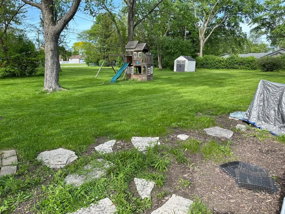 Affordable garden landscaping in Schaumburg, IL - Lawn Care Buddies