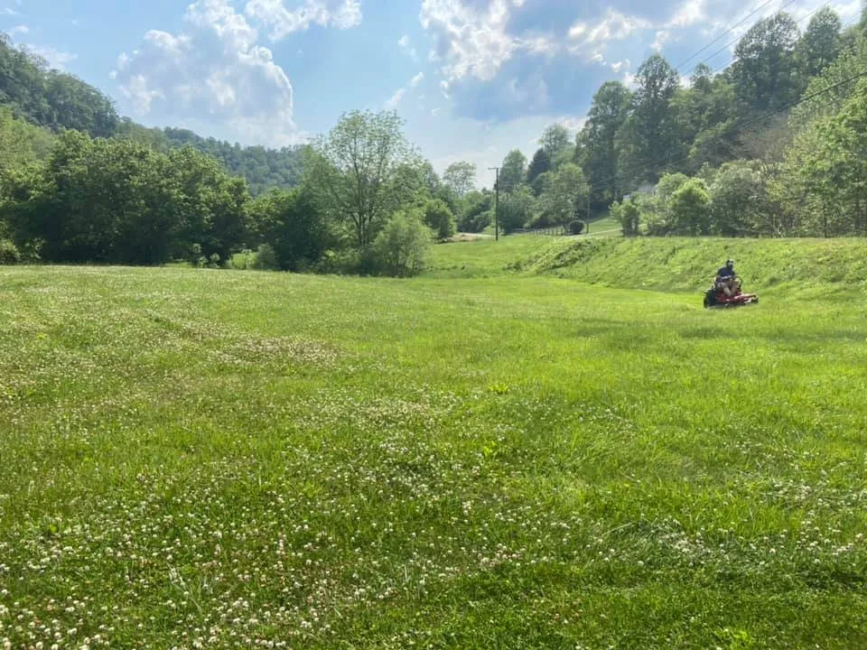 Top-rated landscaping services in Duffield, VA by Lawn Care by Elliott