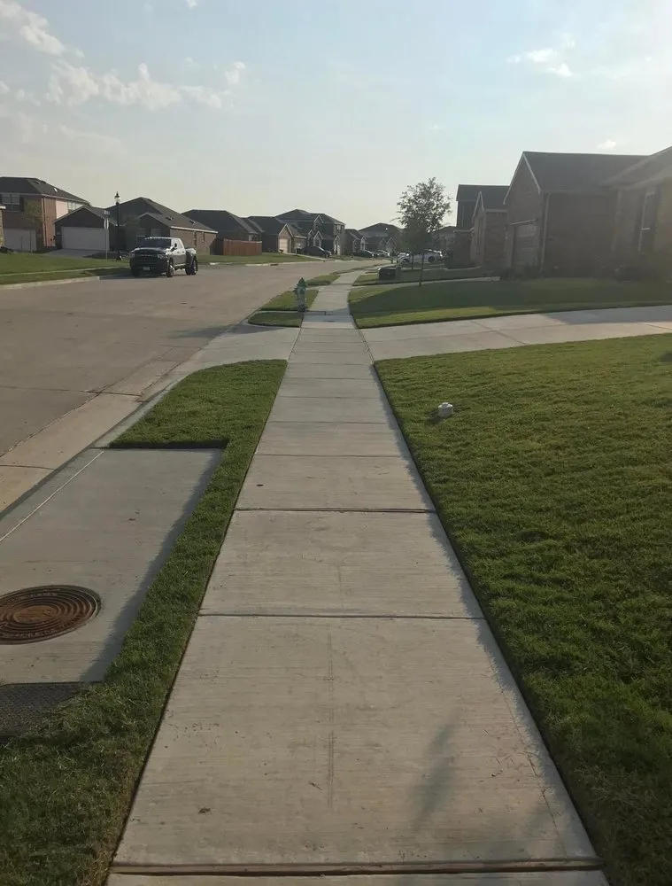 Local lawn mowing service experts serving Aubrey, TX - Lawn Care Junkies