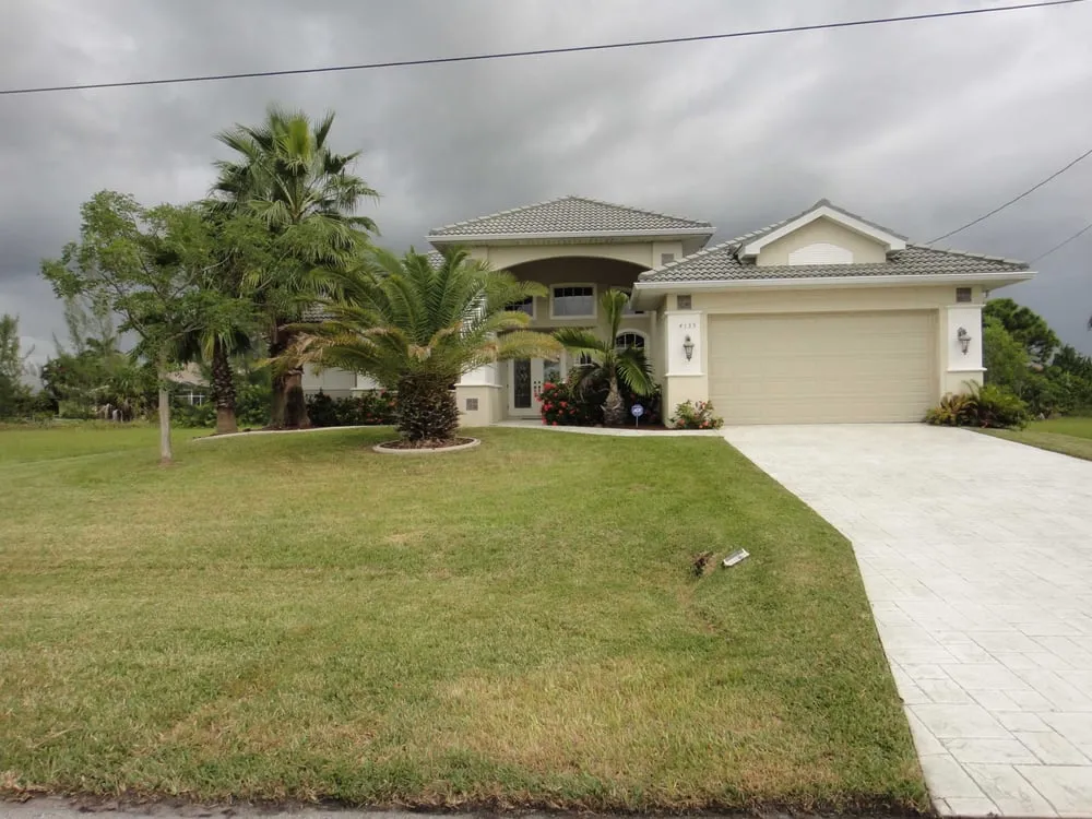Reliable yard maintenance experts serving Cape Coral, FL - Lawn Care of America