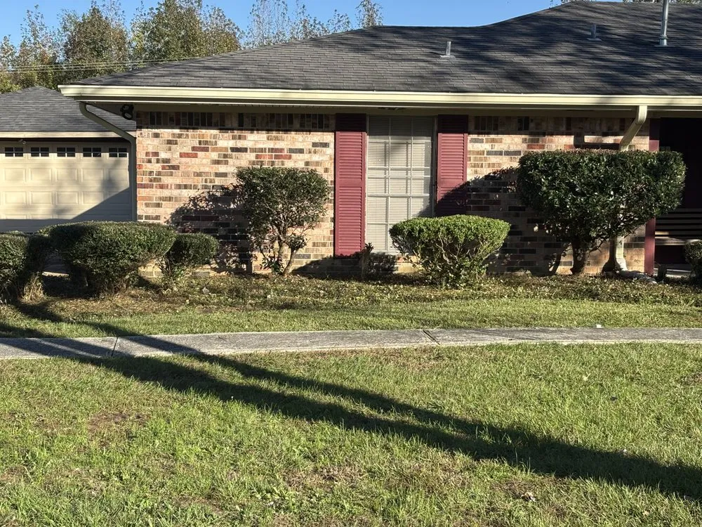 Custom yard cleanup service for residential properties in Leesville, LA by Lawn Care Professionals of Vernon Parish