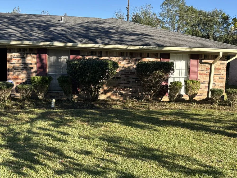 Reliable yard maintenance with custom design in Leesville, LA by Lawn Care Professionals of Vernon Parish