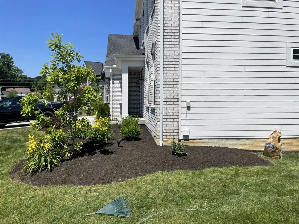 Expert landscape design in Columbus, OH by Lawn care service