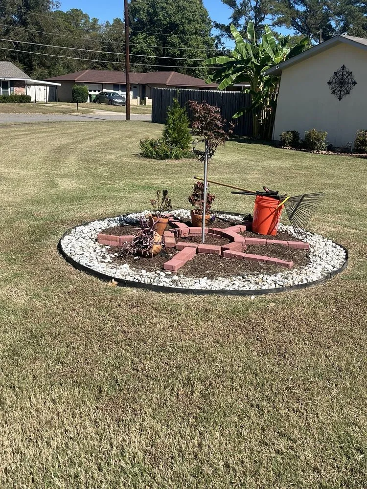 Trusted lawn mowing service experts serving Montgomery, AL - Lawn Care Service Vasquez