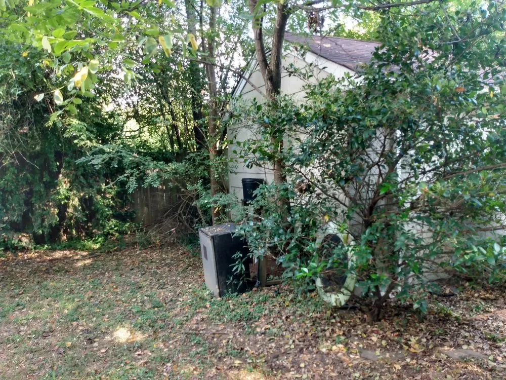 Local yard cleanup service with custom design in Memphis, TN by Lawn Chicks