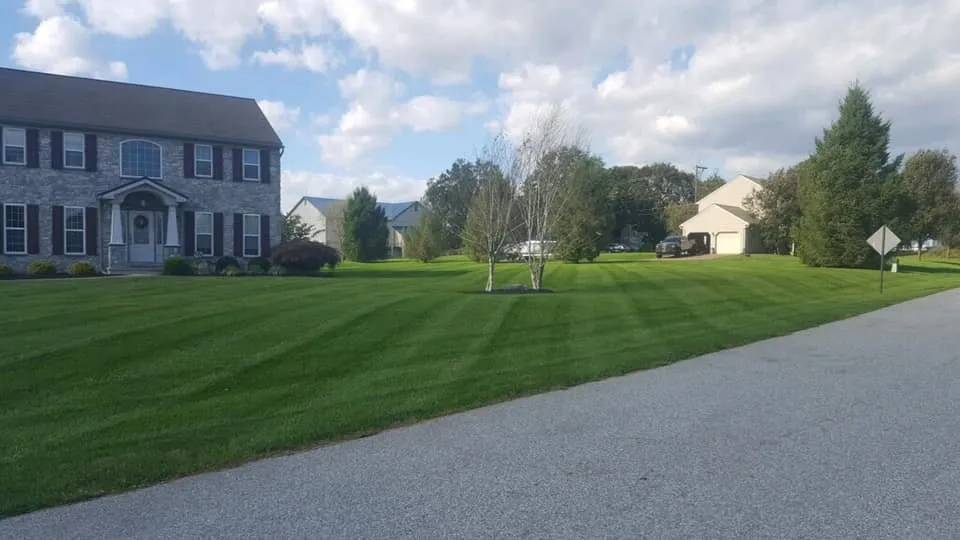 Custom lawn care service experts serving Oxford, PA - Lawn Commander Lawn Care