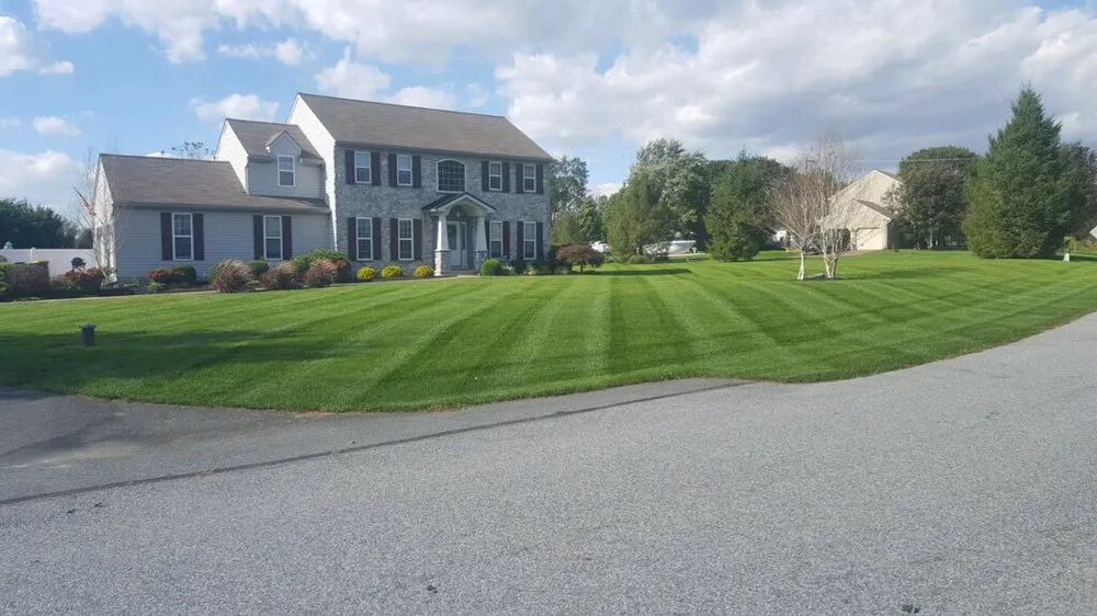 Local yard maintenance in Oxford, PA by Lawn Commander Lawn Care