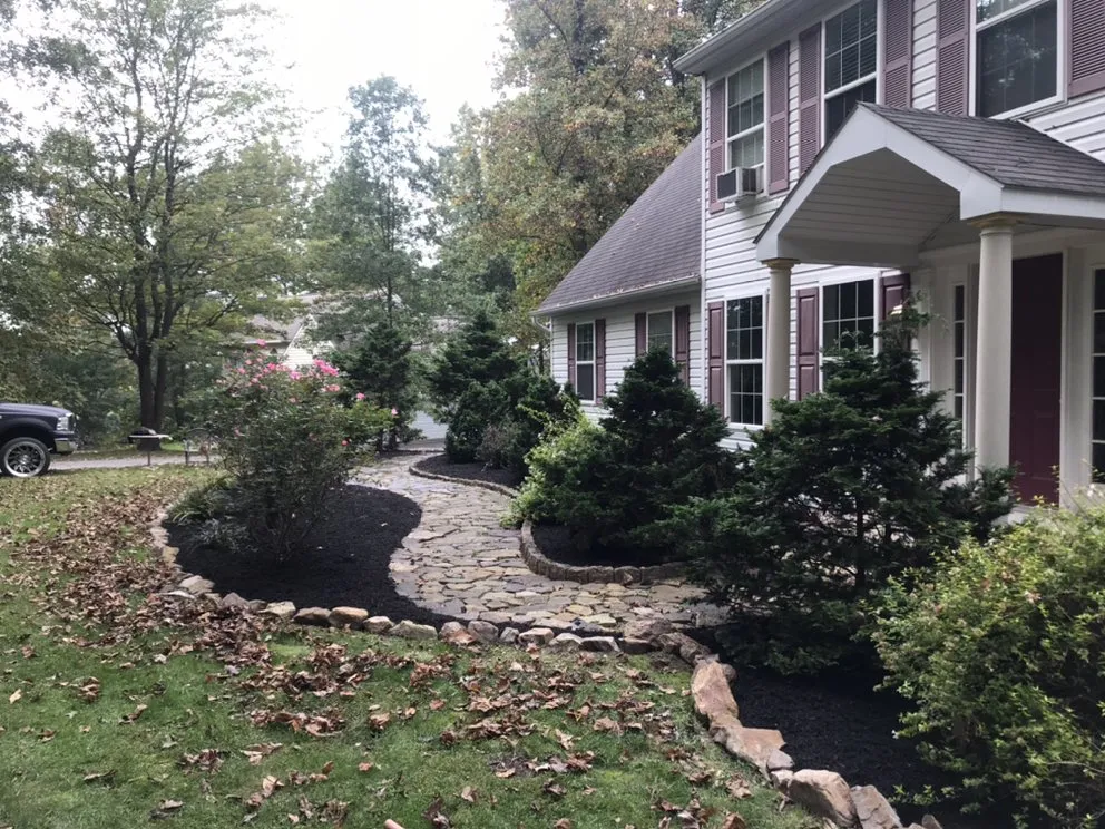 Top-rated yard maintenance experts serving Oxford, PA - Lawn Commander Lawn Care