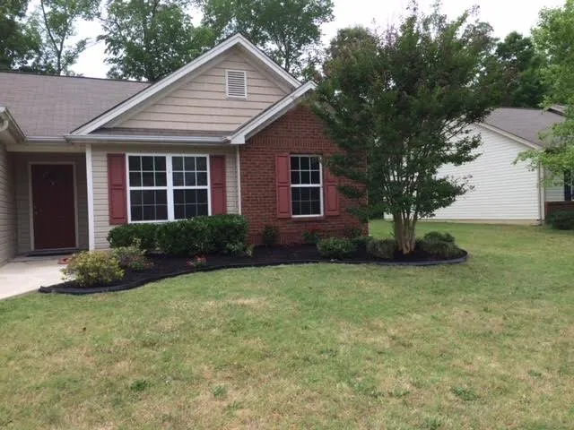 Local garden landscaping in Rossville, GA by Lawn Commander