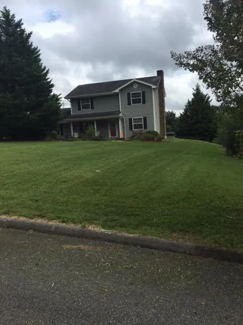 Reliable lawn mowing service near you across Rossville, GA - Lawn Commander