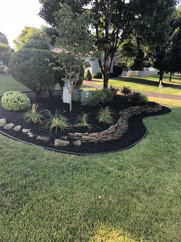 Affordable residential landscaping for homes in Struthers, OH by Lawn commander