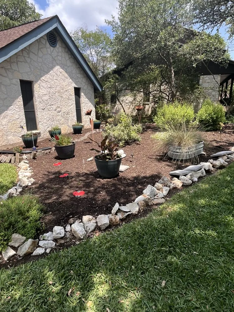 Custom lawn mowing service in San Antonio, TX by Lawn Craft