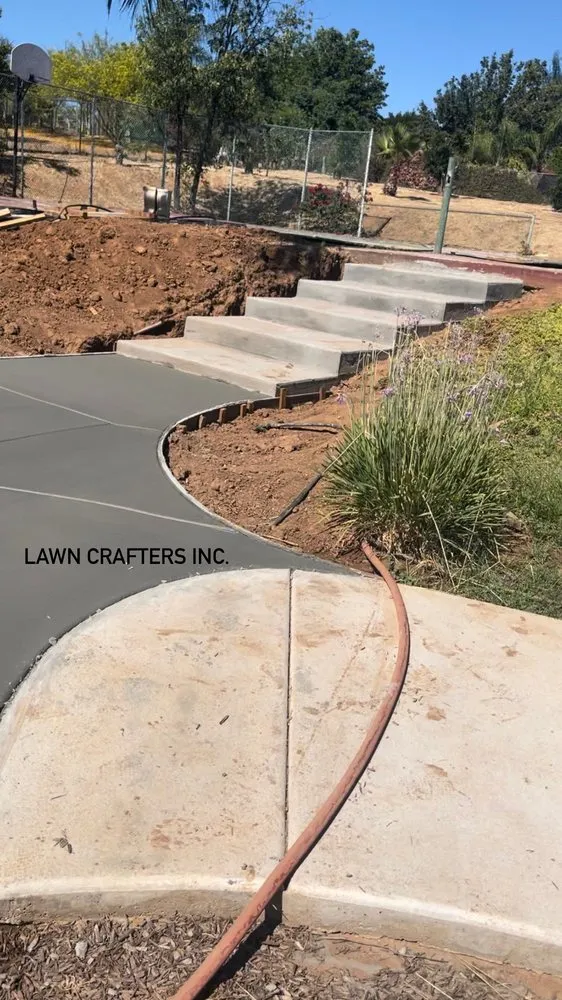 Top-rated lawn mowing service in Riverside, CA - Lawn Crafters