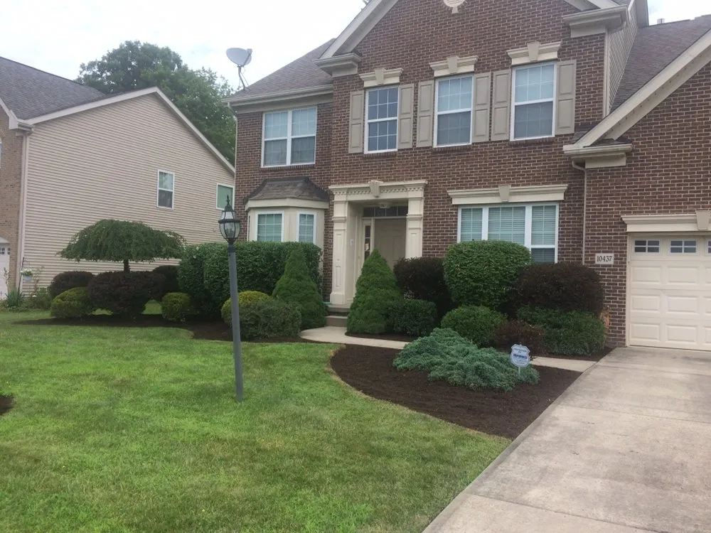 Custom lawn mowing service experts serving Shaker Hts, OH - Lawn Crafters